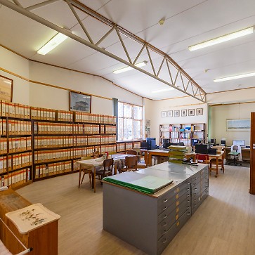 Recherche in der Sam-Cohen-Bibliothek